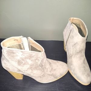 Charlotte Russe Tan Suede Ankle Boots Women's Size 7